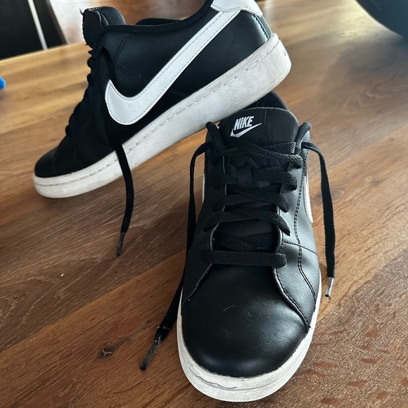 Women’s Nike Sneakers - 10 - Picture 7 of 9